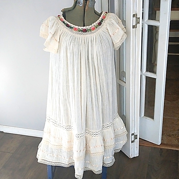 ADORABLE BOHO/HIPPIE CREAM GAUZE EMBROIDERED MADE IN MEXICO DRESS WOMANS M - Picture 1 of 9